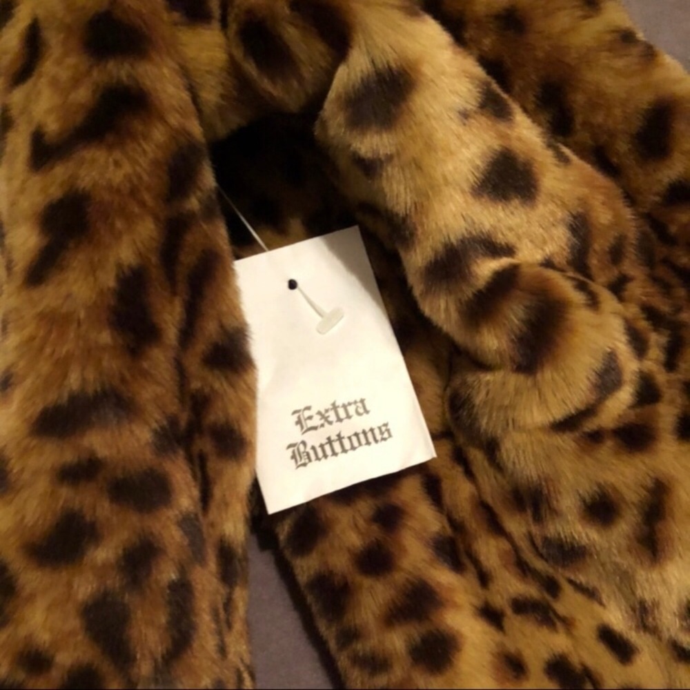 Via Leopard Print Short Coat - Picture 2 of 7